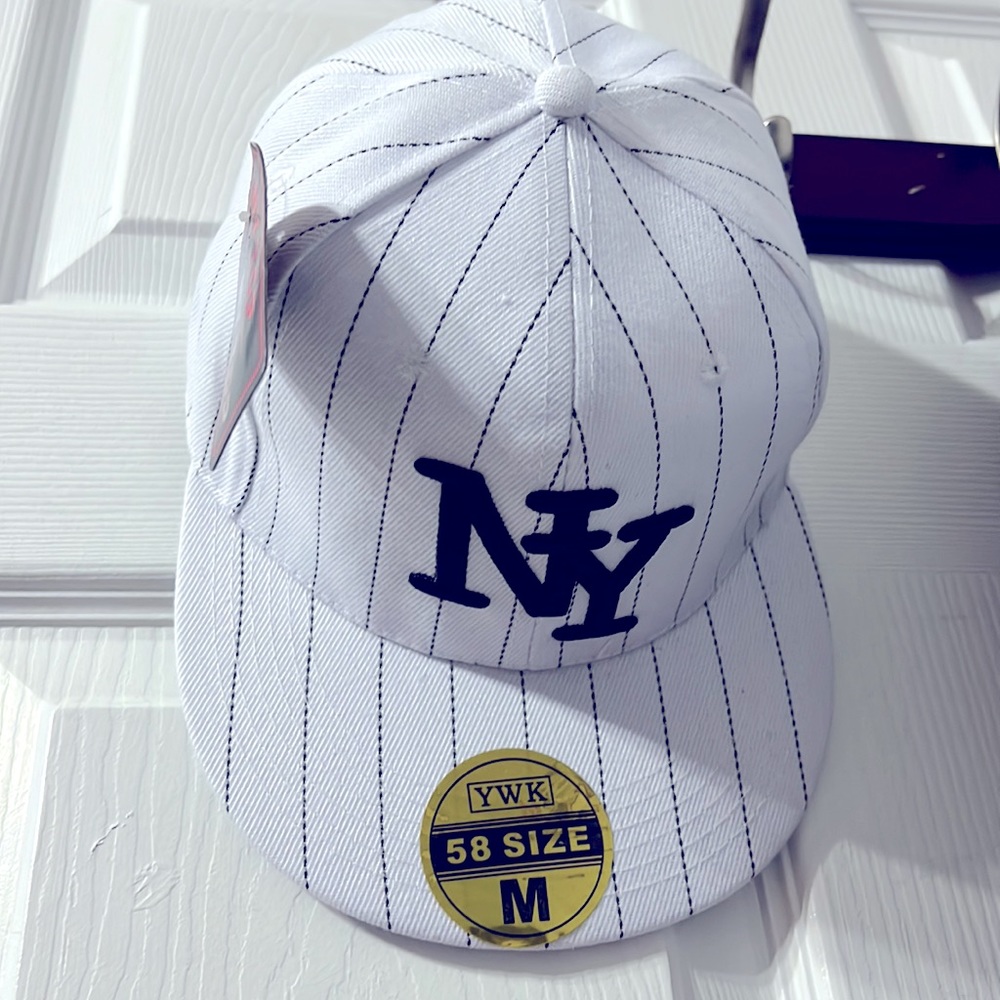 Men NY Logo White Hat Size M!